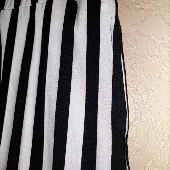 Tickled Teal Black and white striped skirt Size Large - Picture 4 of 5